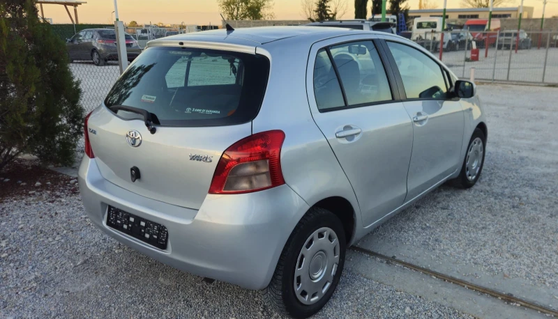 Toyota Yaris 1.3 бензин Отлична, снимка 4 - Автомобили и джипове - 47697830