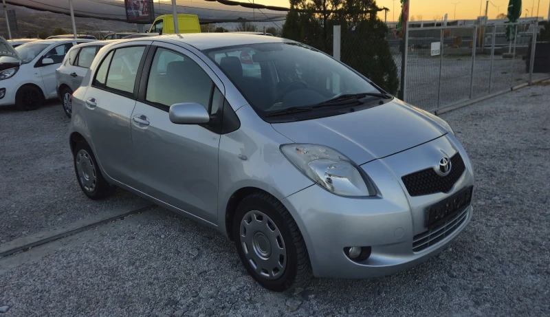 Toyota Yaris 1.3 бензин Отлична, снимка 3 - Автомобили и джипове - 47697830