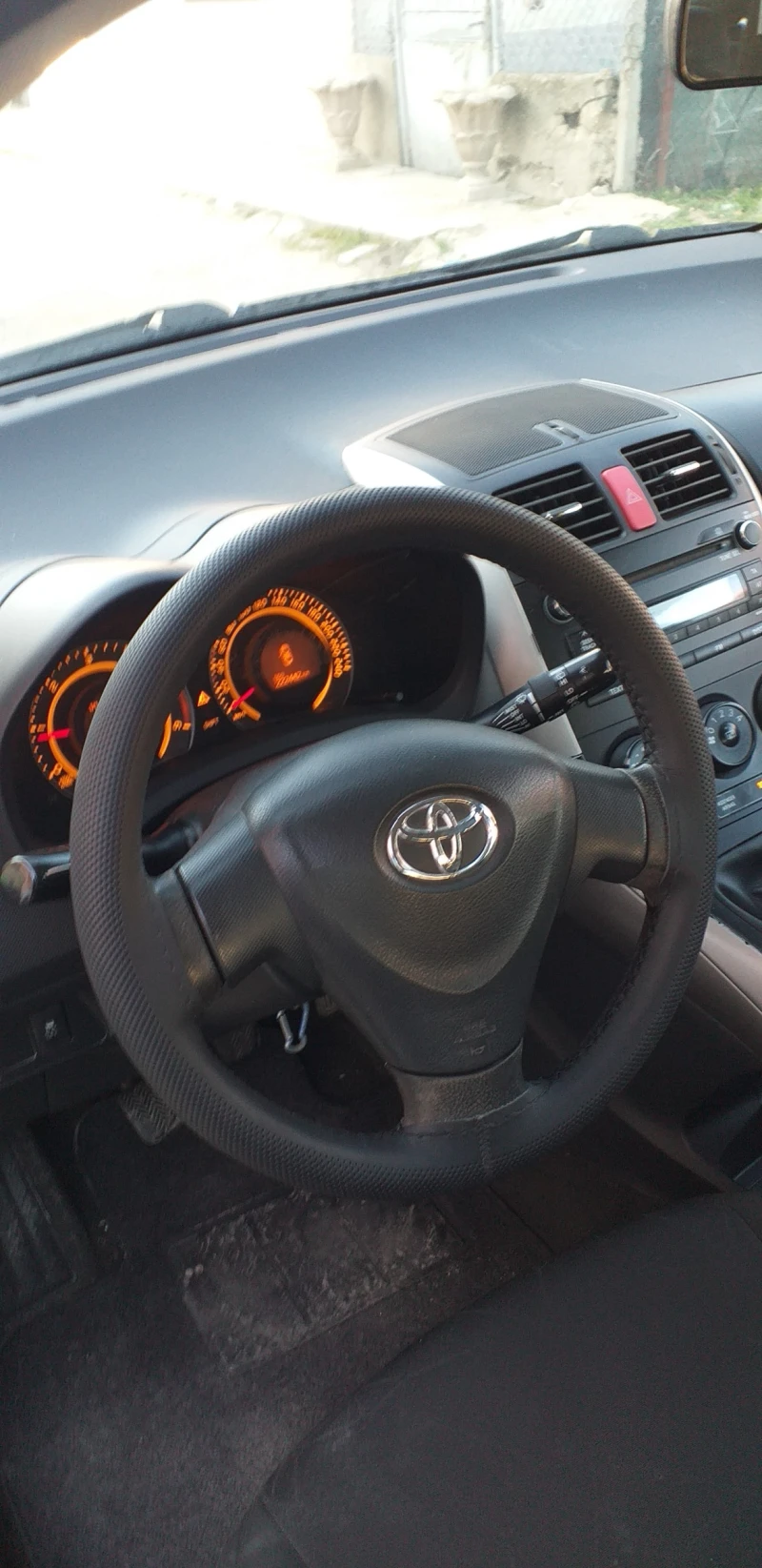 Toyota Auris 1.4 D4D 90 кс, снимка 15 - Автомобили и джипове - 49563036