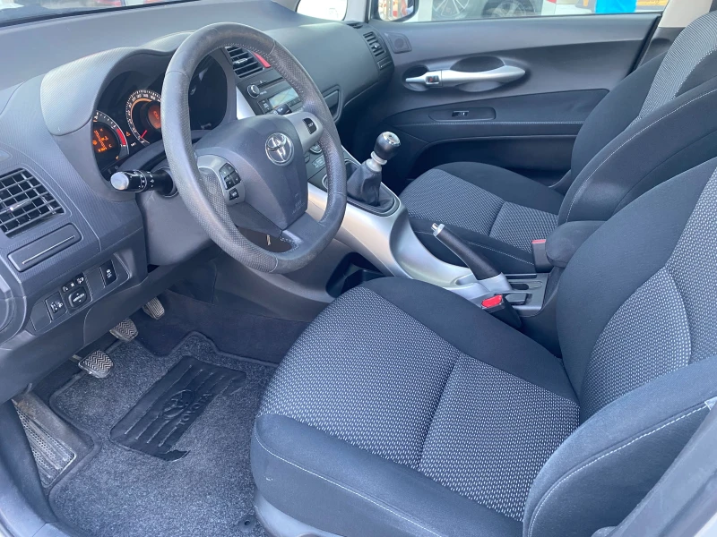 Toyota Auris 1.4 D MT, снимка 11 - Автомобили и джипове - 51108283