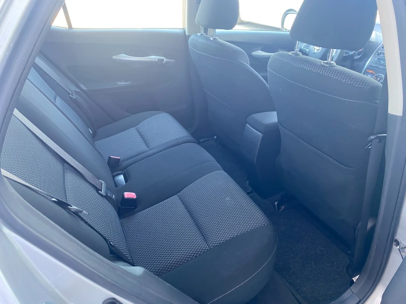 Toyota Auris 1.4 D MT, снимка 13 - Автомобили и джипове - 51108283