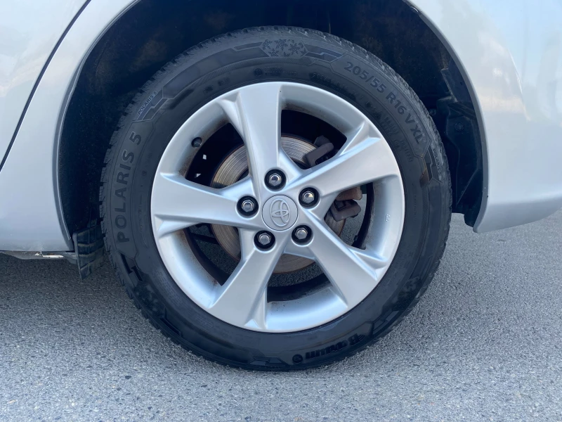 Toyota Auris 1.4 D MT, снимка 8 - Автомобили и джипове - 51108283