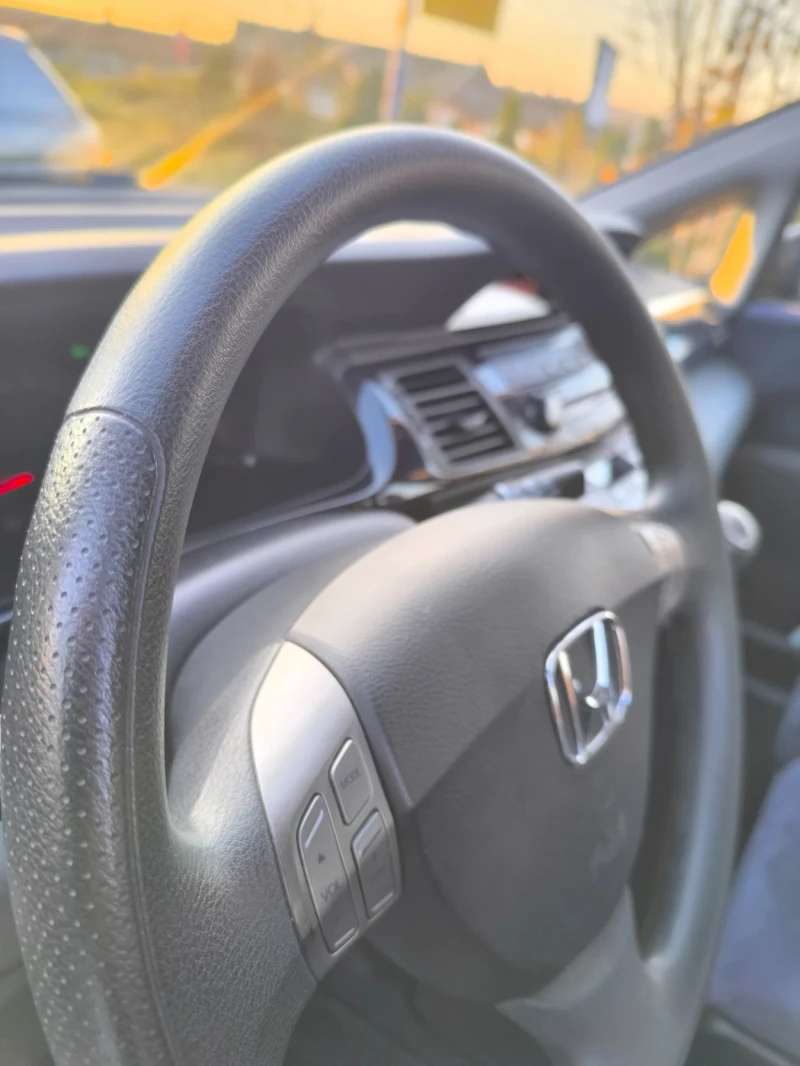 Honda Fr-v, снимка 9 - Автомобили и джипове - 52433719