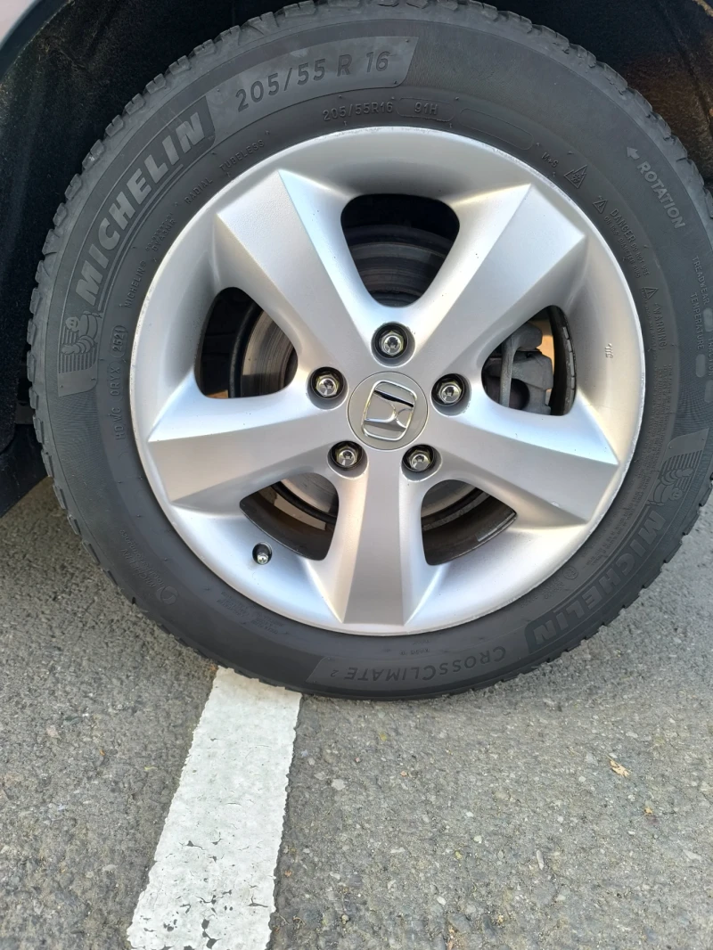 Honda Fr-v, снимка 14 - Автомобили и джипове - 52433719