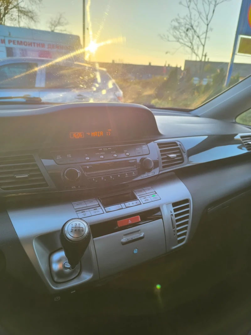 Honda Fr-v, снимка 11 - Автомобили и джипове - 52433719