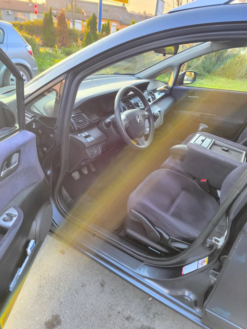 Honda Fr-v, снимка 8 - Автомобили и джипове - 52433719