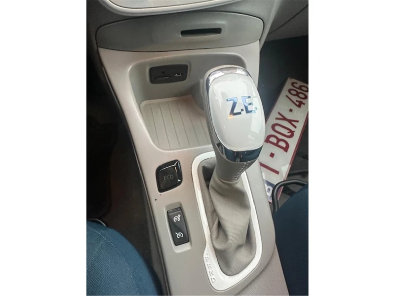 Renault Zoe Life 22 kWh, снимка 15 - Автомобили и джипове - 52810466
