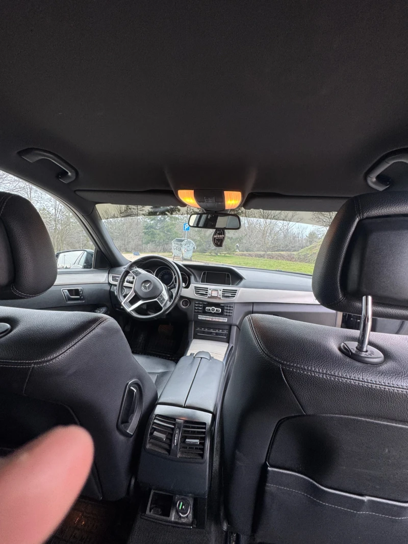 Mercedes-Benz E 200, снимка 8 - Автомобили и джипове - 53476372