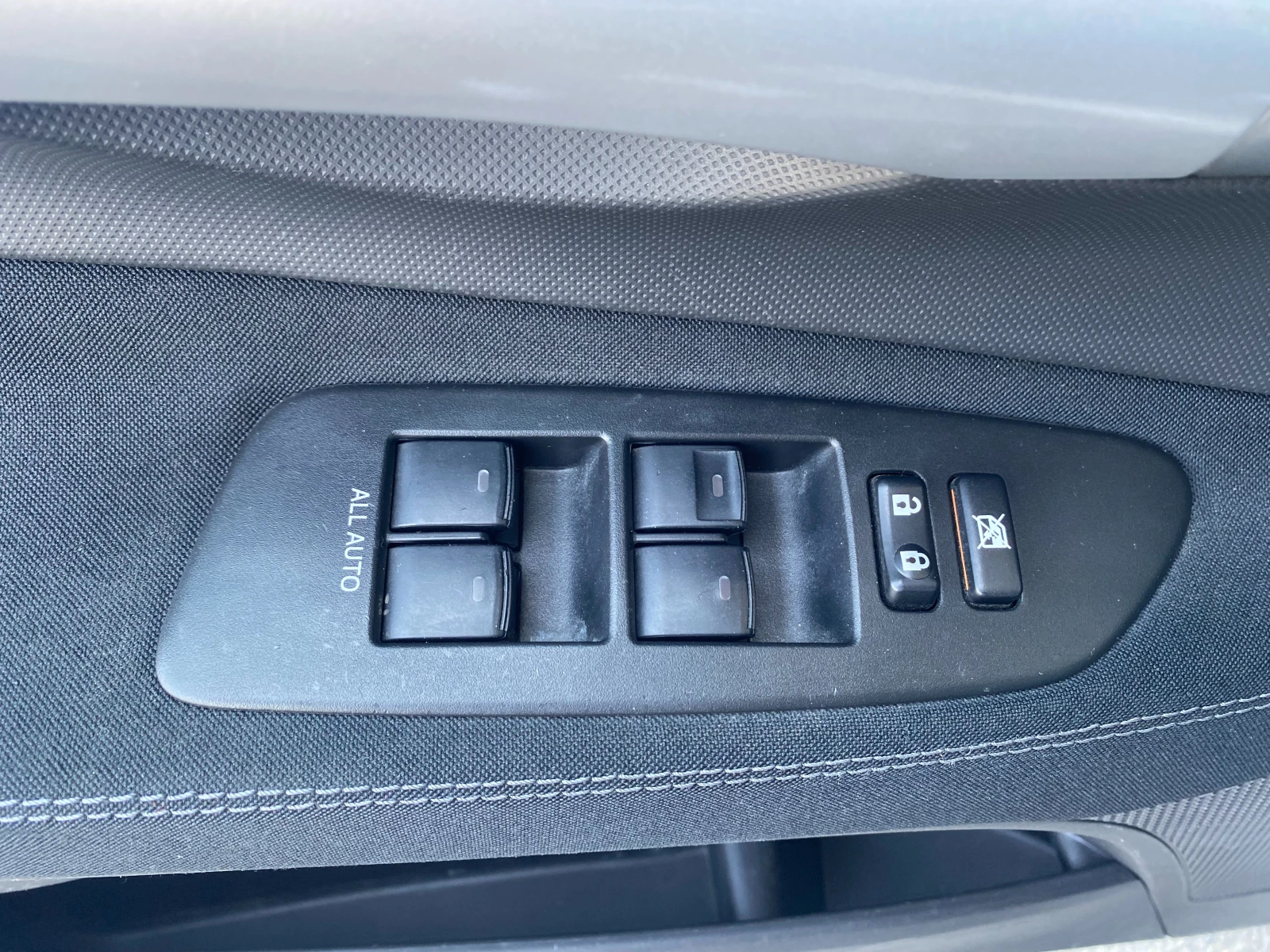 Toyota Auris 1.4 D MT | Mobile.bg   17