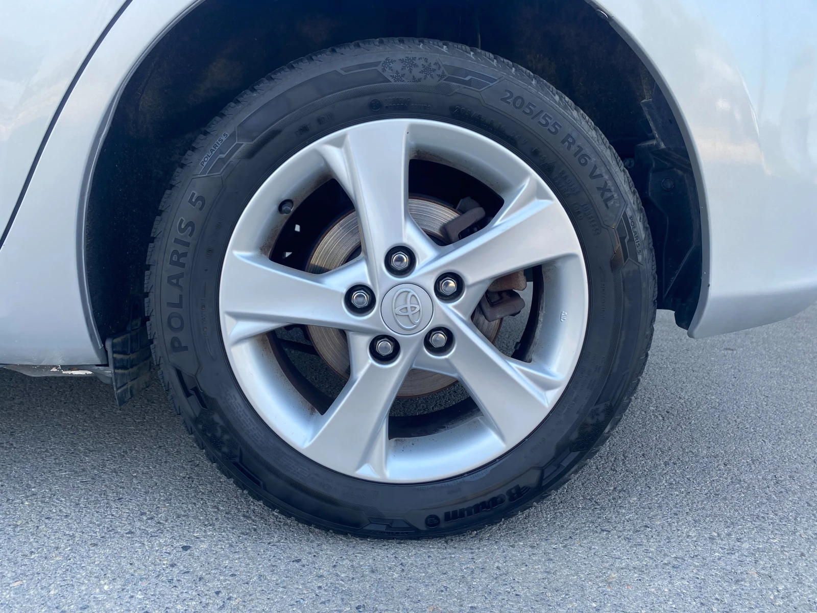 Toyota Auris 1.4 D MT - изображение 8