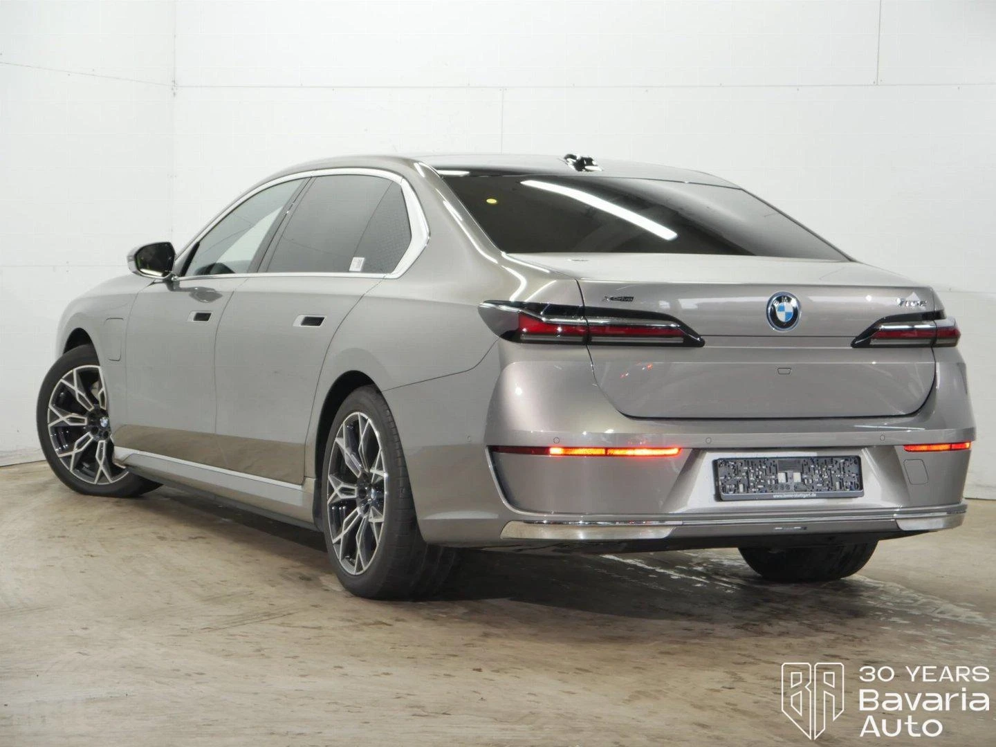 BMW 750 e xDrive Sportautomatic - изображение 2