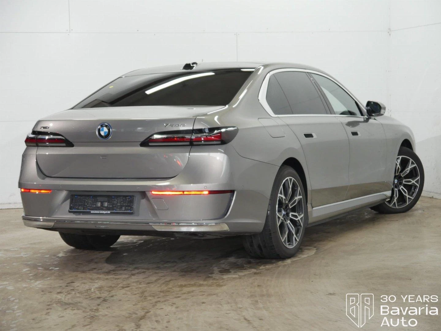 BMW 750 e xDrive Sportautomatic - изображение 3