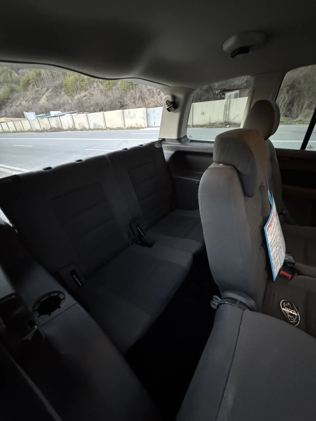 VW Touran 2.0 TDI BMM 7 места Full екстри, снимка 11 - Автомобили и джипове - 53788071