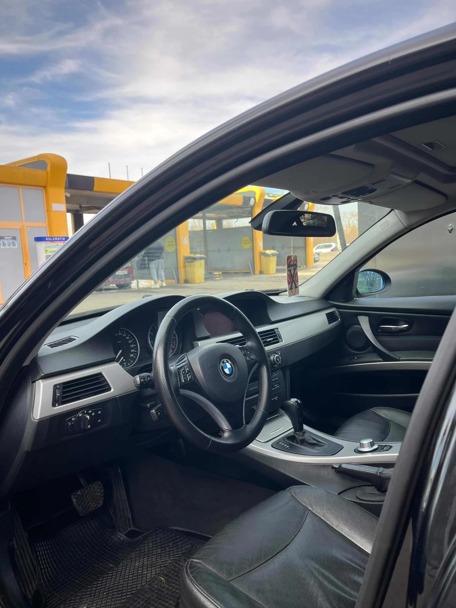 BMW 320, снимка 6 - Автомобили и джипове - 53803941