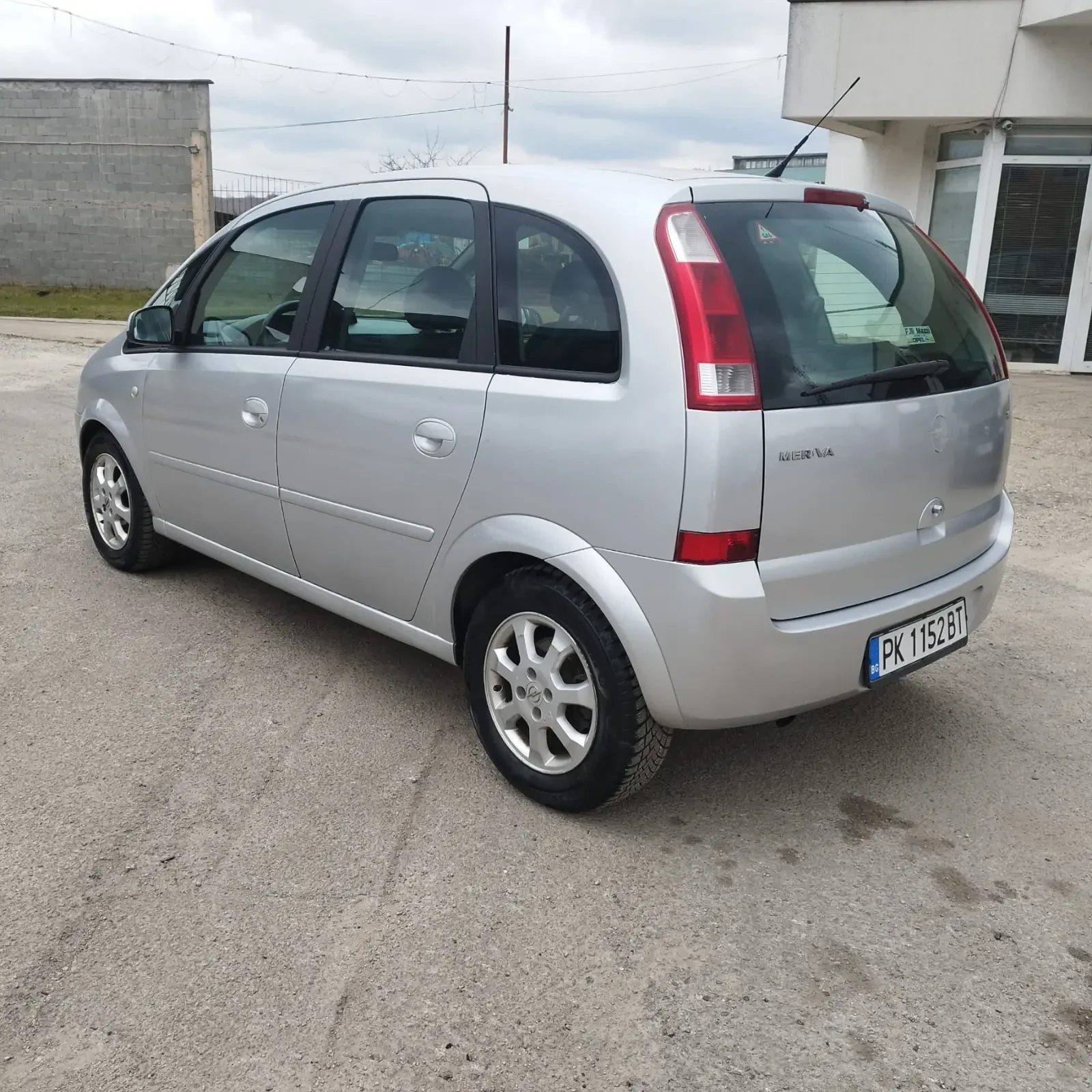 Opel Meriva 1.6 Бенз/ГАЗ/НАПЪЛНО ОБСЛУЖЕН ПРЕДИ 3000КМ!!!, снимка 3 - Автомобили и джипове - 53915679