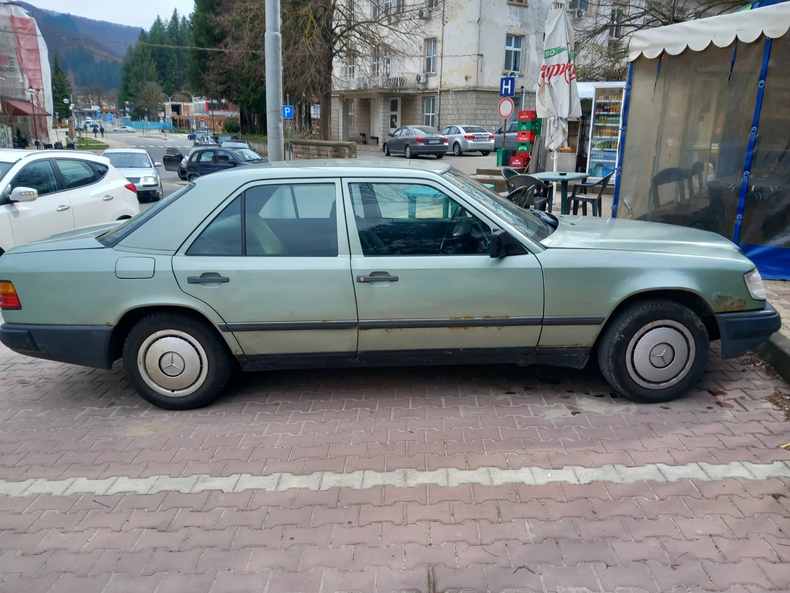Mercedes-Benz 124, снимка 11 - Автомобили и джипове - 53939395