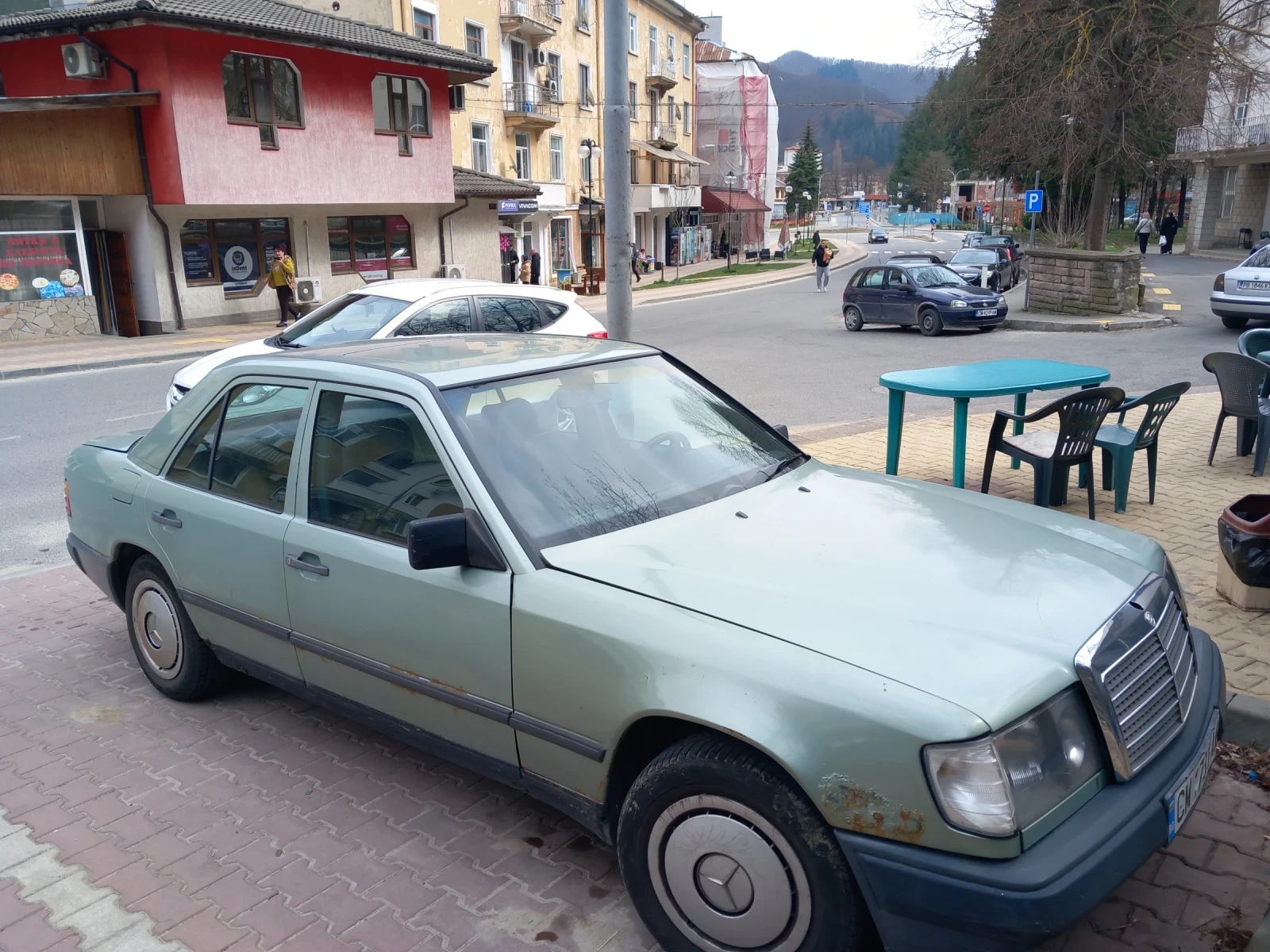 Mercedes-Benz 124, снимка 12 - Автомобили и джипове - 53939395