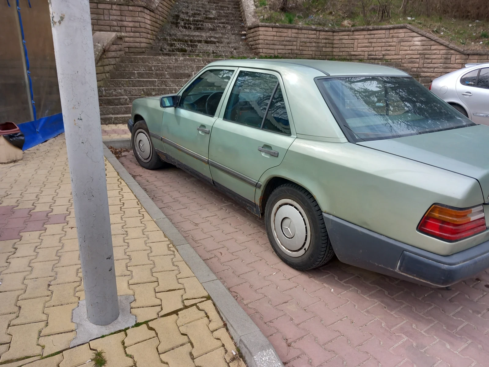 Mercedes-Benz 124, снимка 9 - Автомобили и джипове - 53939395