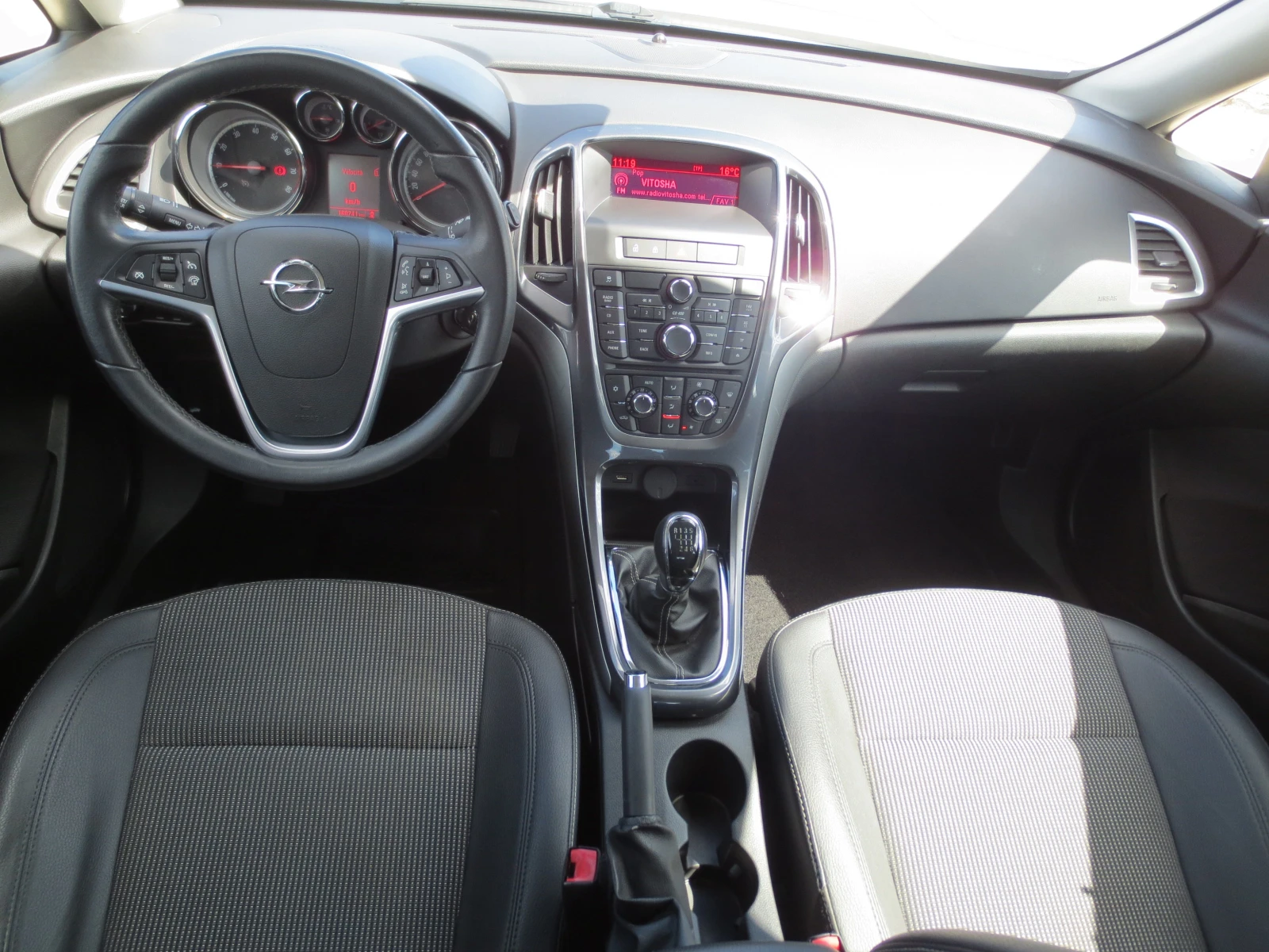 Opel Astra 1.4 i* TURBO* FACELIFT* , снимка 13 - Автомобили и джипове - 54137265