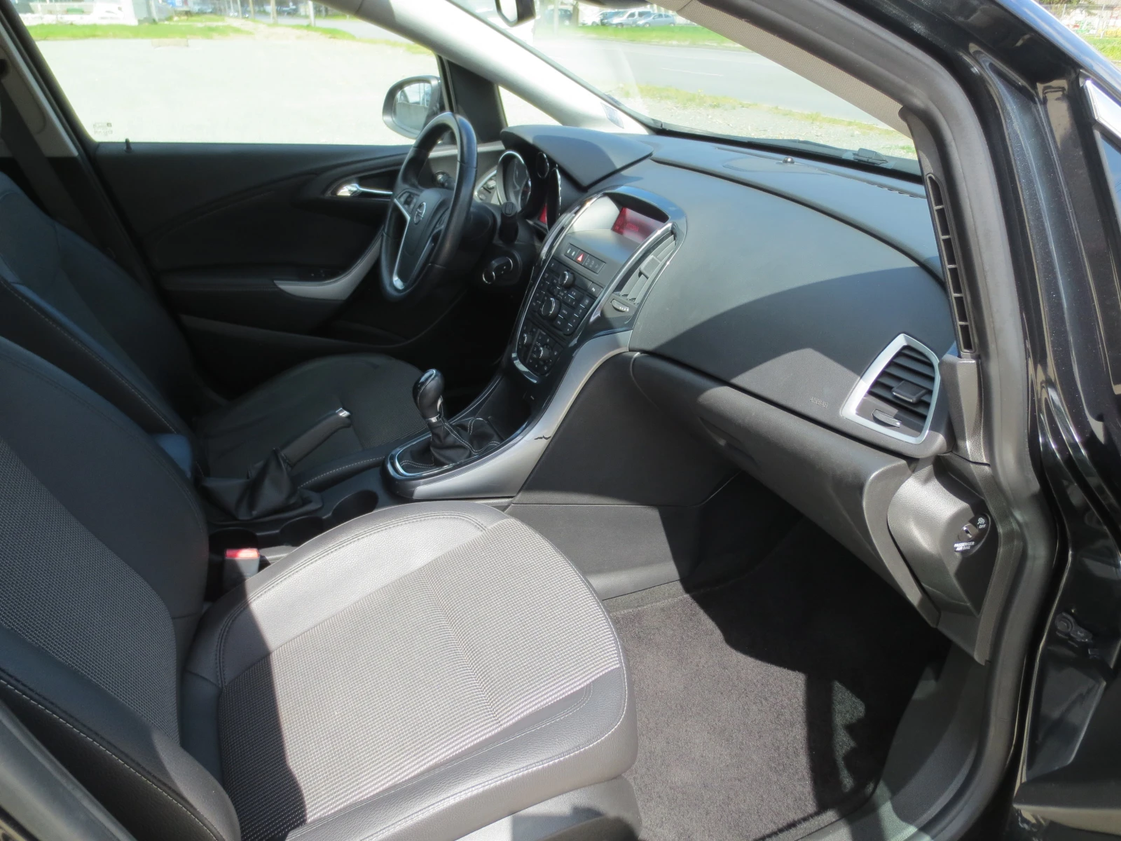 Opel Astra 1.4 i* TURBO* FACELIFT* , снимка 14 - Автомобили и джипове - 54137265