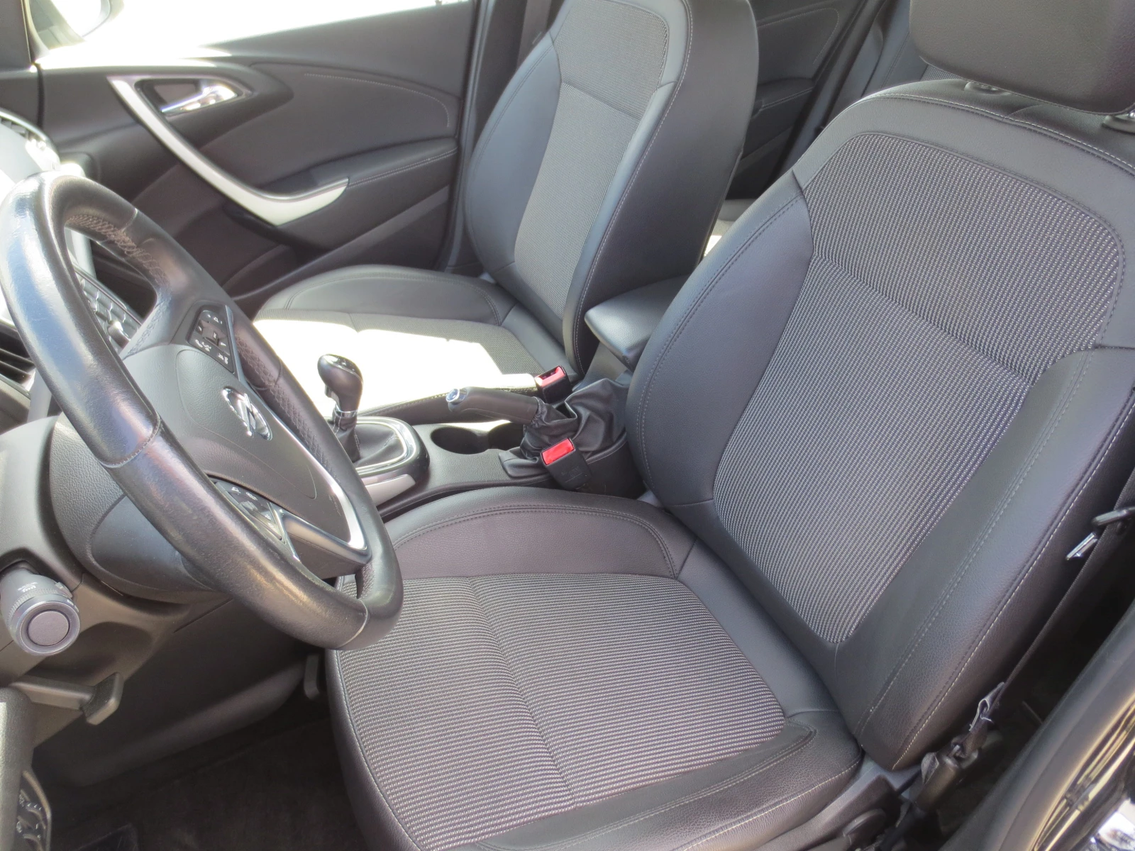 Opel Astra 1.4 i* TURBO* FACELIFT* , снимка 10 - Автомобили и джипове - 54137265