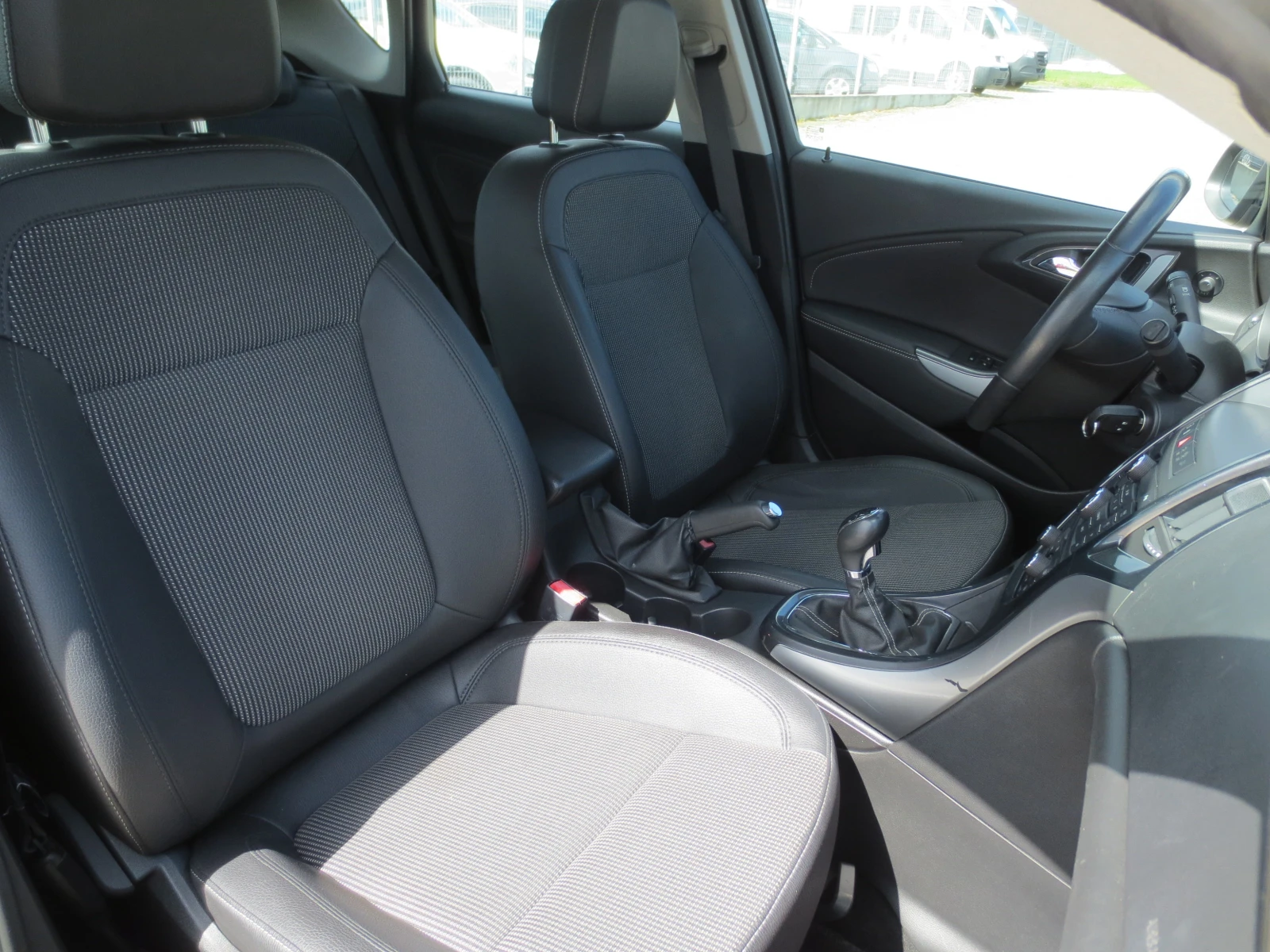 Opel Astra 1.4 i* TURBO* FACELIFT* , снимка 15 - Автомобили и джипове - 54137265