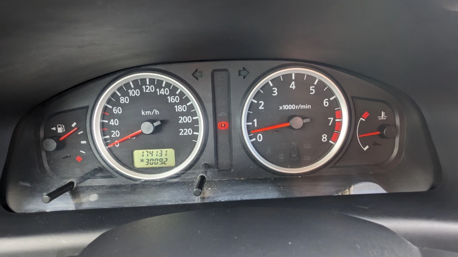 Nissan Almera 16v N16 facelift, снимка 8 - Автомобили и джипове - 54473140