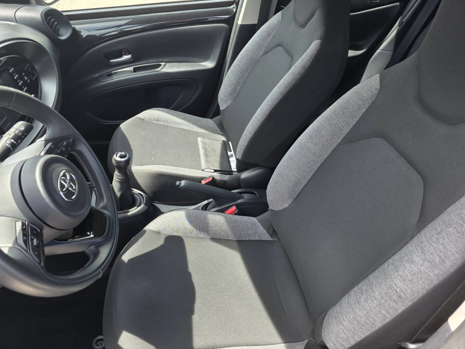 Toyota Aygo Х 1.0 VVT-i Камера| Джанти| Пълна сервизна история, снимка 13 - Автомобили и джипове - 54491387