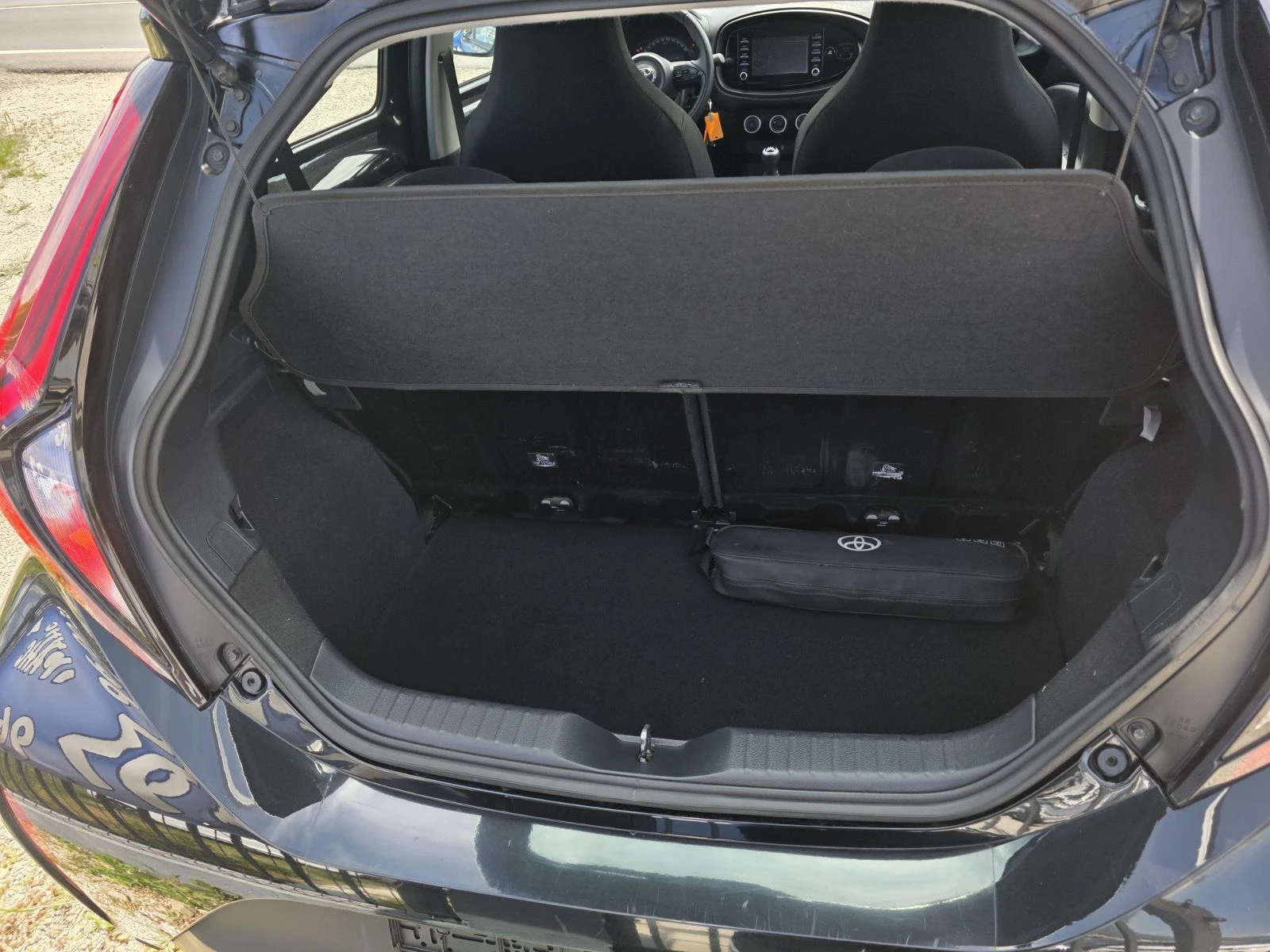 Toyota Aygo Х 1.0 VVT-i Камера| Джанти| Пълна сервизна история, снимка 8 - Автомобили и джипове - 54491387