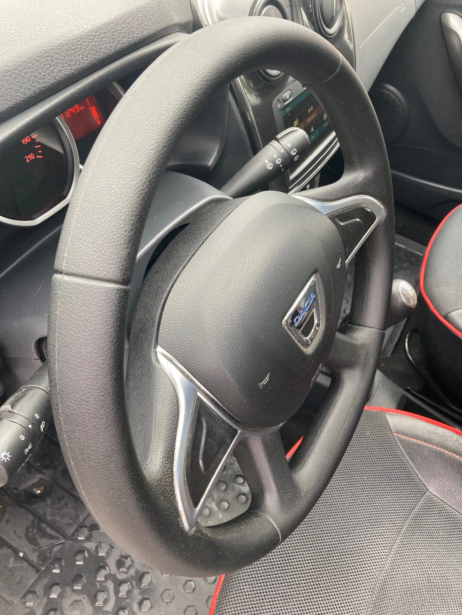 Dacia Logan 1.5 DCI 95ks EVRO-6  Klima, снимка 17 - Автомобили и джипове - 54653933