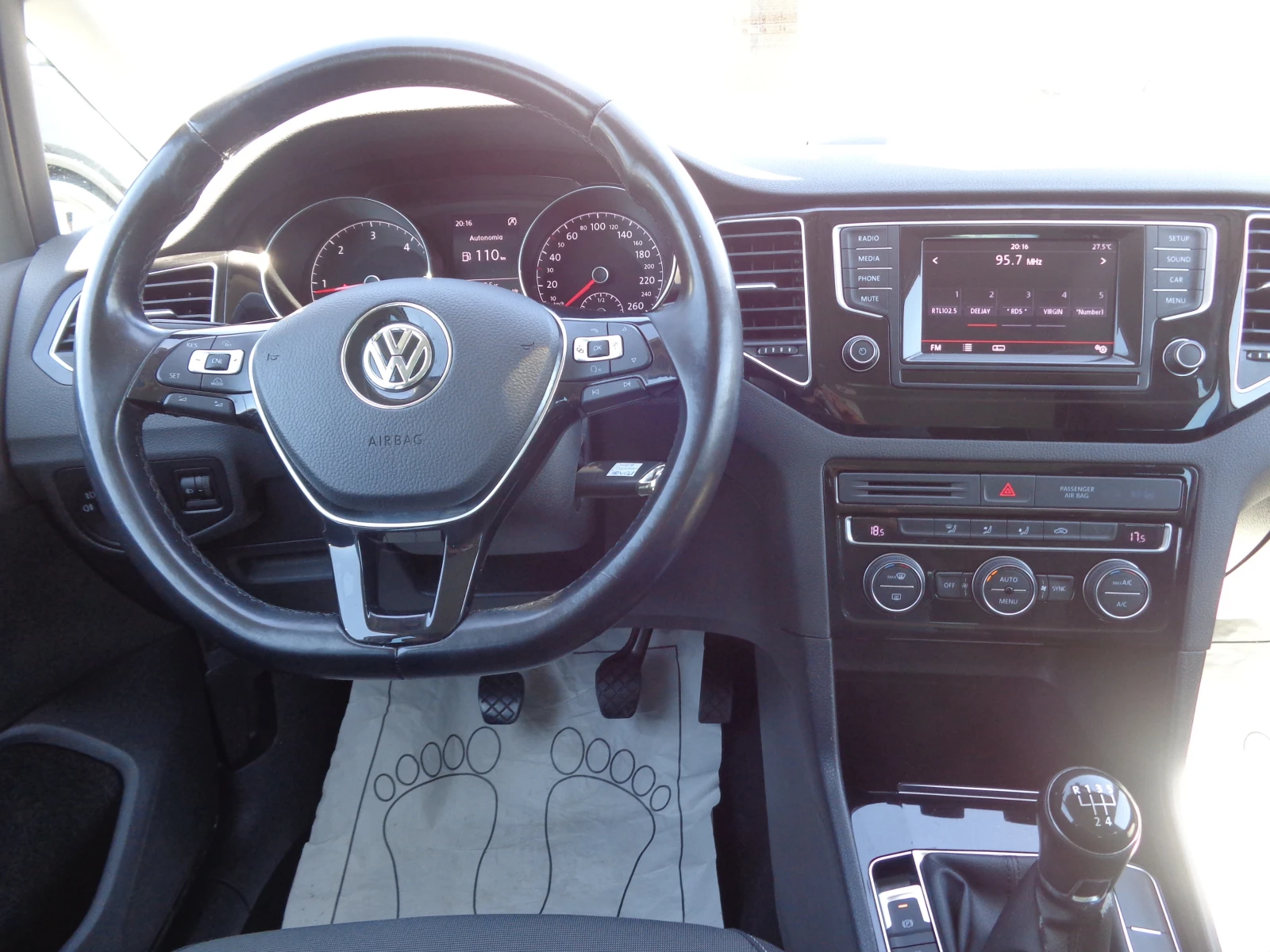 VW Sportsvan 1.6 TDI 110 hp EURO 6, снимка 13 - Автомобили и джипове - 54911536
