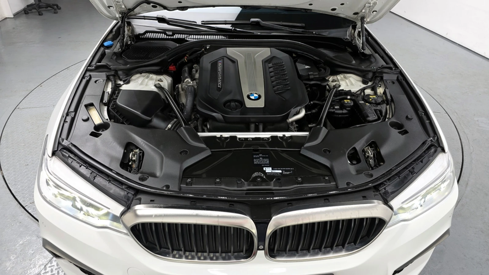 BMW 550 М ПАКЕТ/360 КАМ/ОБДУХ/ПОДГРЕВ/ШИБЕДАХ/ПАМЕТ/HUD/, снимка 3 - Автомобили и джипове - 55301676