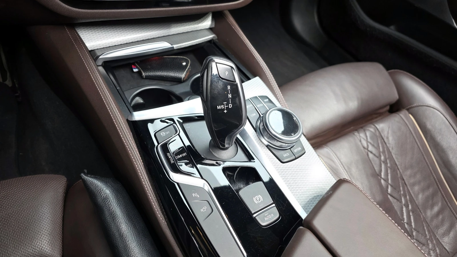 BMW 550 М ПАКЕТ/360 КАМ/ОБДУХ/ПОДГРЕВ/ШИБЕДАХ/ПАМЕТ/HUD/, снимка 6 - Автомобили и джипове - 55301676
