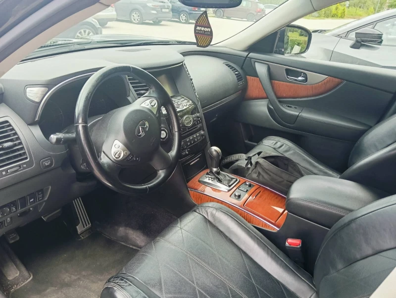 Infiniti QX70, снимка 8 - Автомобили и джипове - 52427214