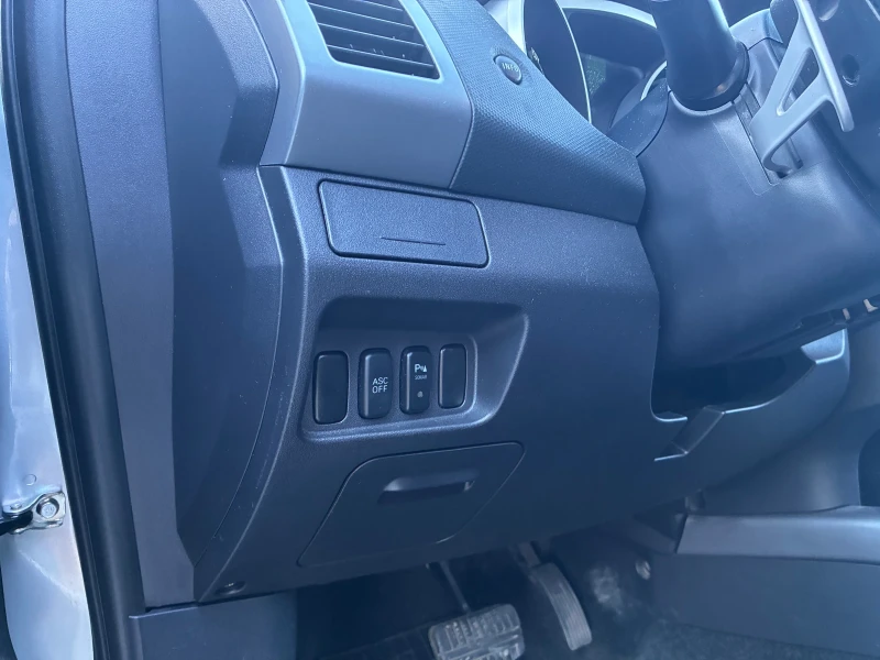 Mitsubishi Outlander 2.4 4WD, снимка 15 - Автомобили и джипове - 52948580