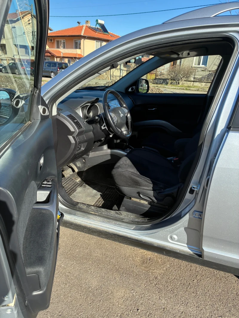Mitsubishi Outlander 2.4 4WD, снимка 10 - Автомобили и джипове - 52948580