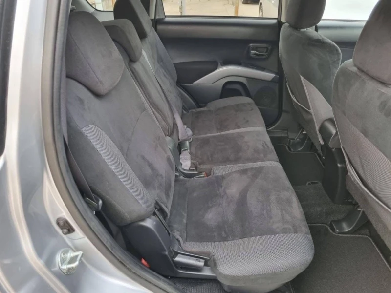 Mitsubishi Outlander 2.4 MIVEC 4WD, снимка 6 - Автомобили и джипове - 52948580
