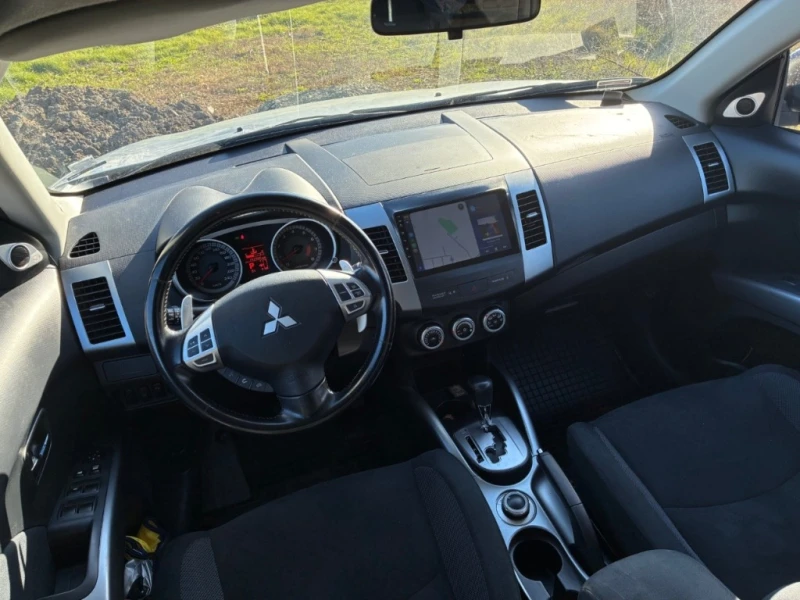 Mitsubishi Outlander 2.4 MIVEC 4WD, снимка 10 - Автомобили и джипове - 52948580