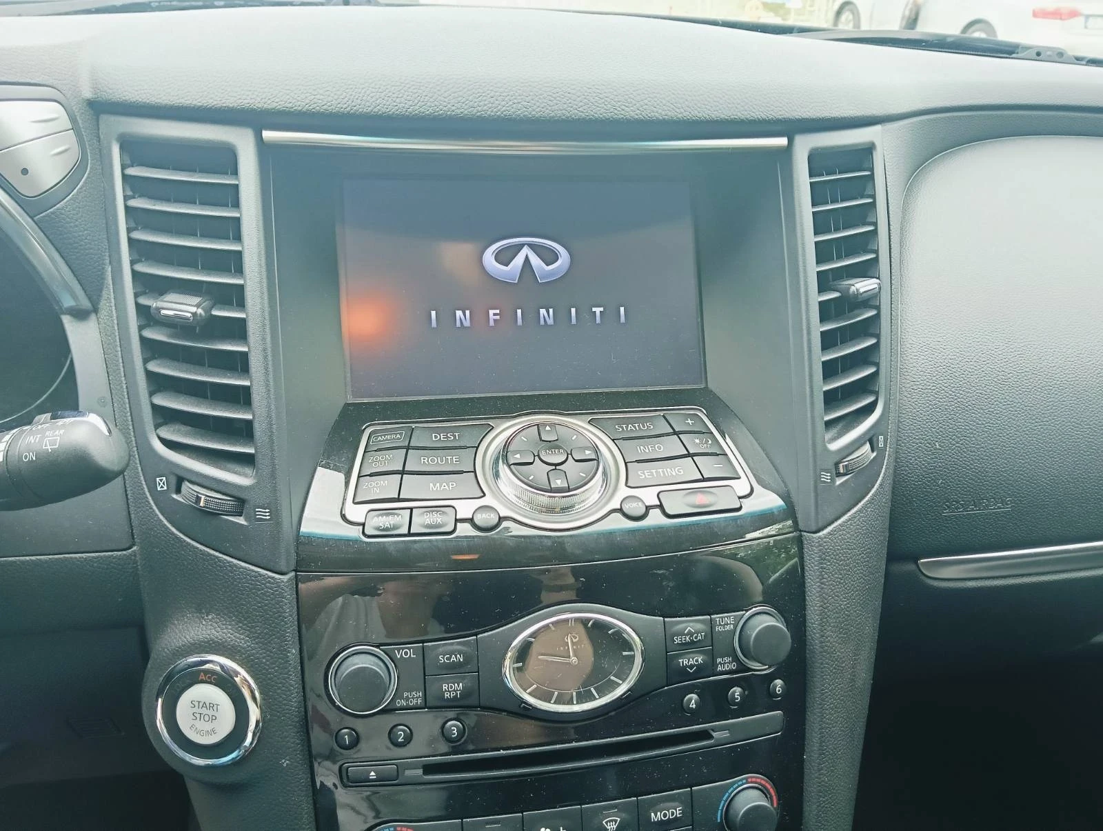 Infiniti QX70  - изображение 4