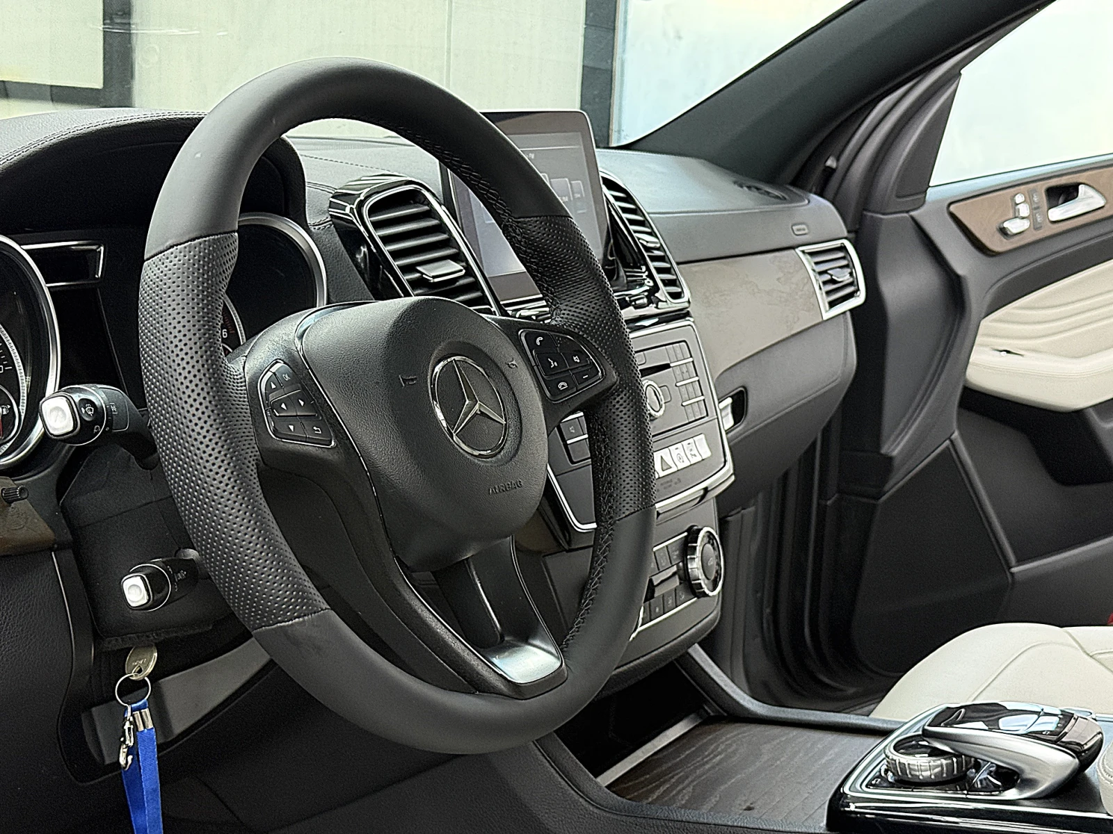 Mercedes-Benz GLE 350 KUPE/KeylessGO/PANORAMA/4-Matic/СОБСТВЕН ЛИЗИНГ, снимка 13 - Автомобили и джипове - 55440285