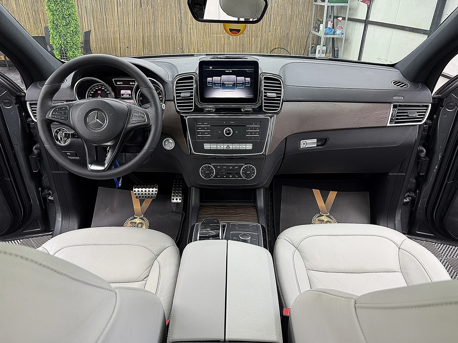Mercedes-Benz GLE 350 KUPE/KeylessGO/PANORAMA/4-Matic/СОБСТВЕН ЛИЗИНГ, снимка 16 - Автомобили и джипове - 55440285