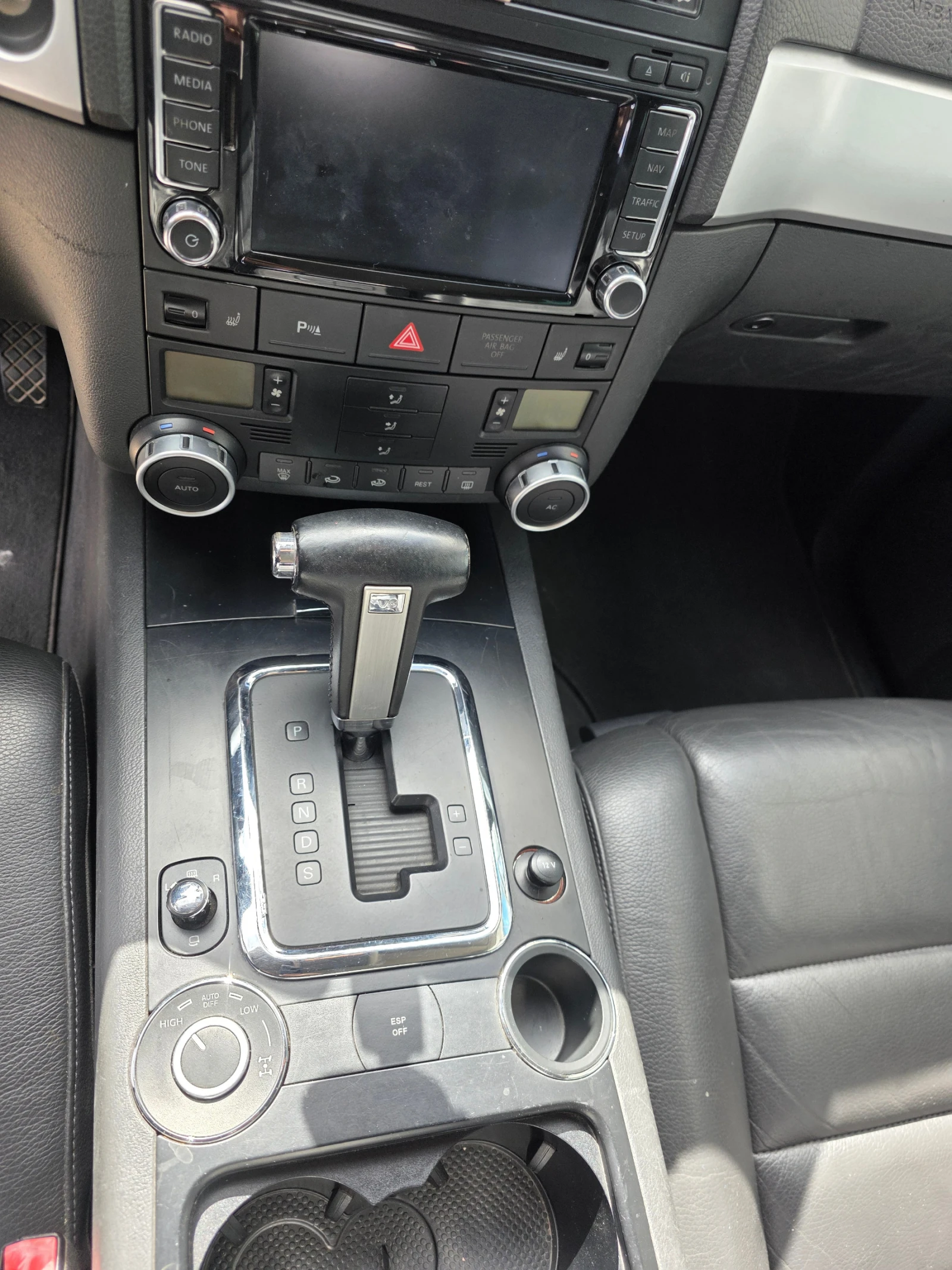 VW Touareg 3.0TDI, снимка 15 - Автомобили и джипове - 56193308