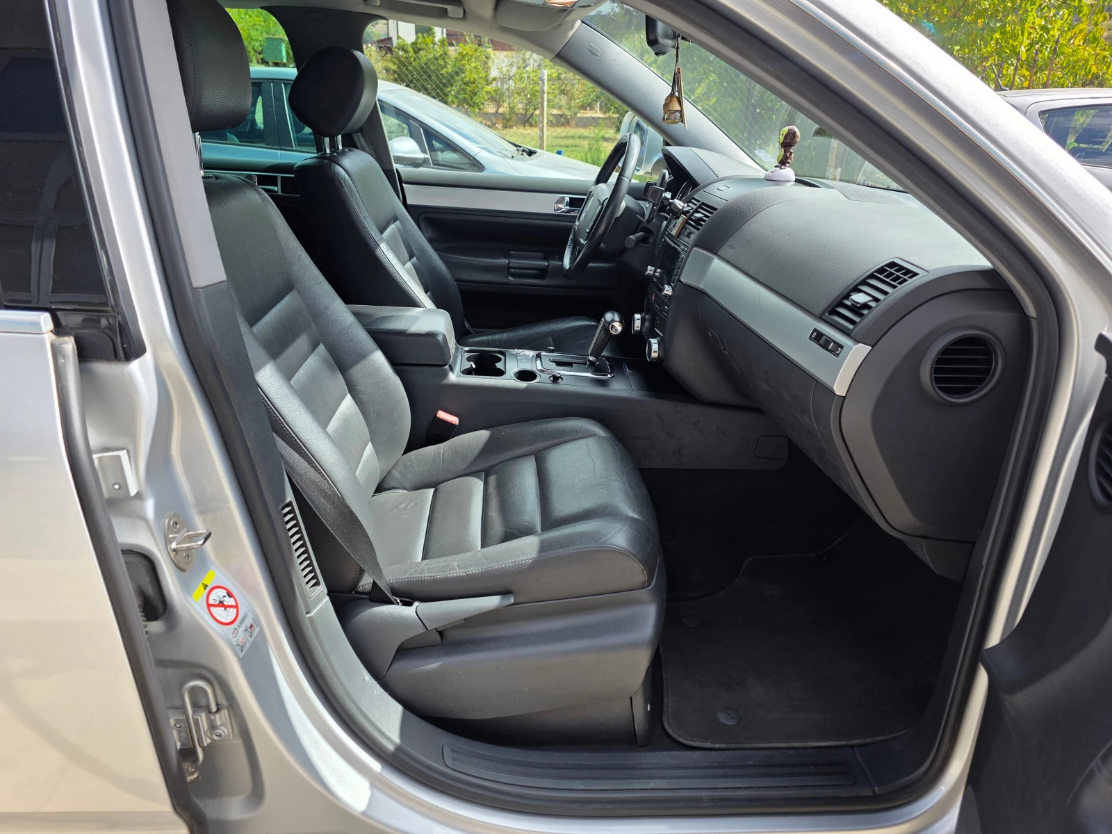 VW Touareg 3.0TDI, снимка 9 - Автомобили и джипове - 56193308