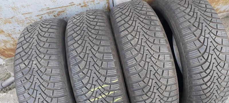 Гуми Зимни 205/60R16, снимка 2 - Гуми и джанти - 32915885