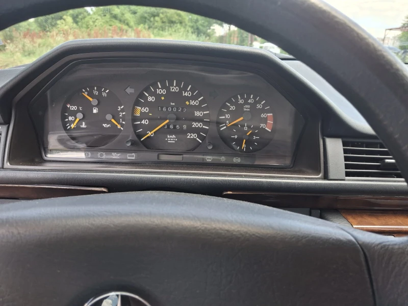 Mercedes-Benz 124 E 200, снимка 5 - Автомобили и джипове - 52645205