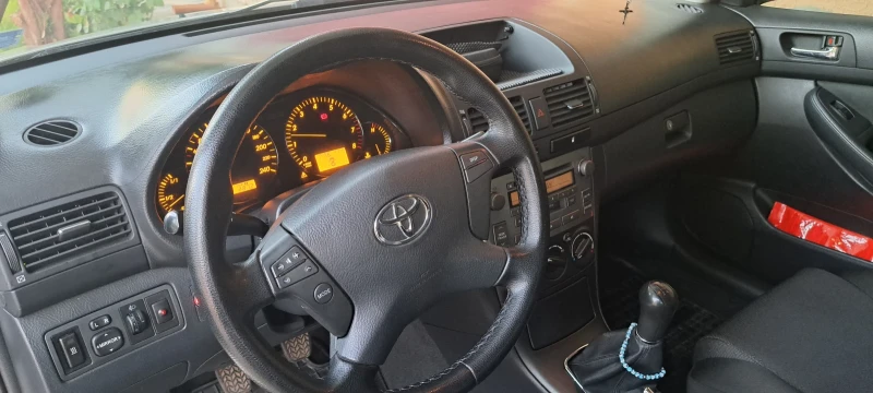 Toyota Avensis 1.8 ..vvti  бензин-газ, снимка 4 - Автомобили и джипове - 52358850