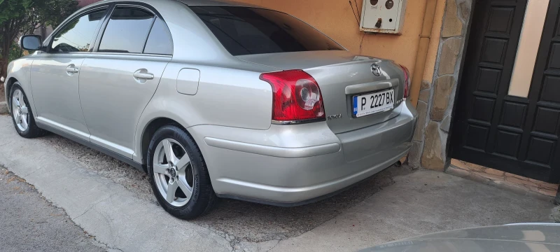 Toyota Avensis 1.8 ..vvti  бензин-газ, снимка 3 - Автомобили и джипове - 52358850
