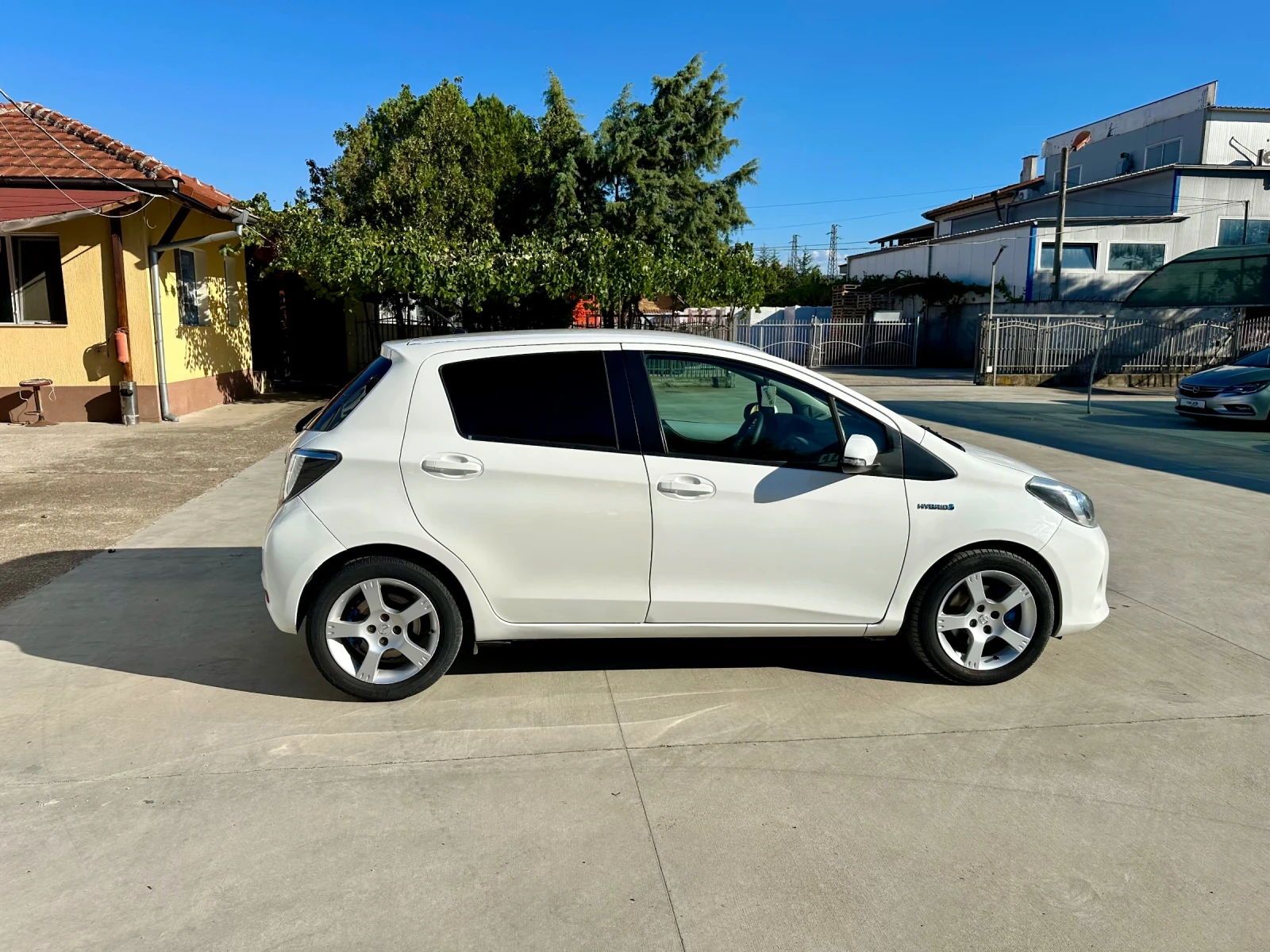 Toyota Yaris 1.5 Hybrid - изображение 7