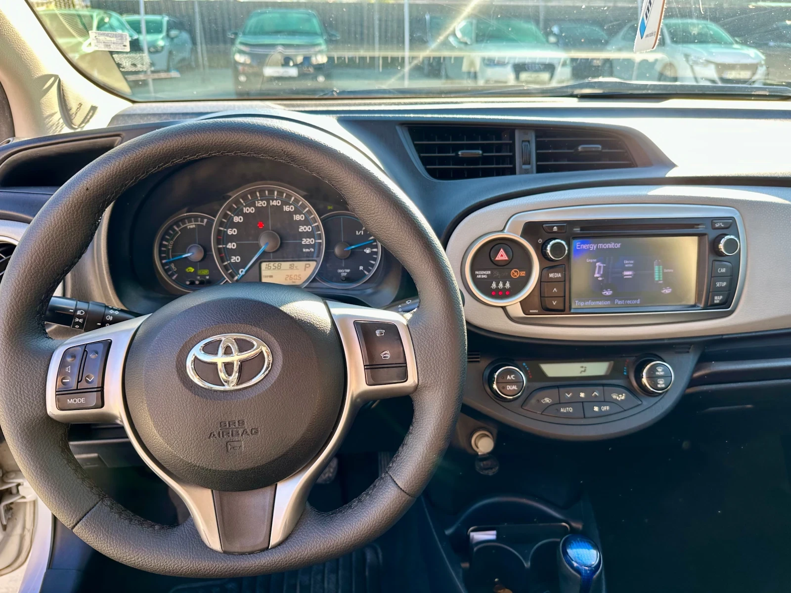 Toyota Yaris 1.5 Hybrid - изображение 10