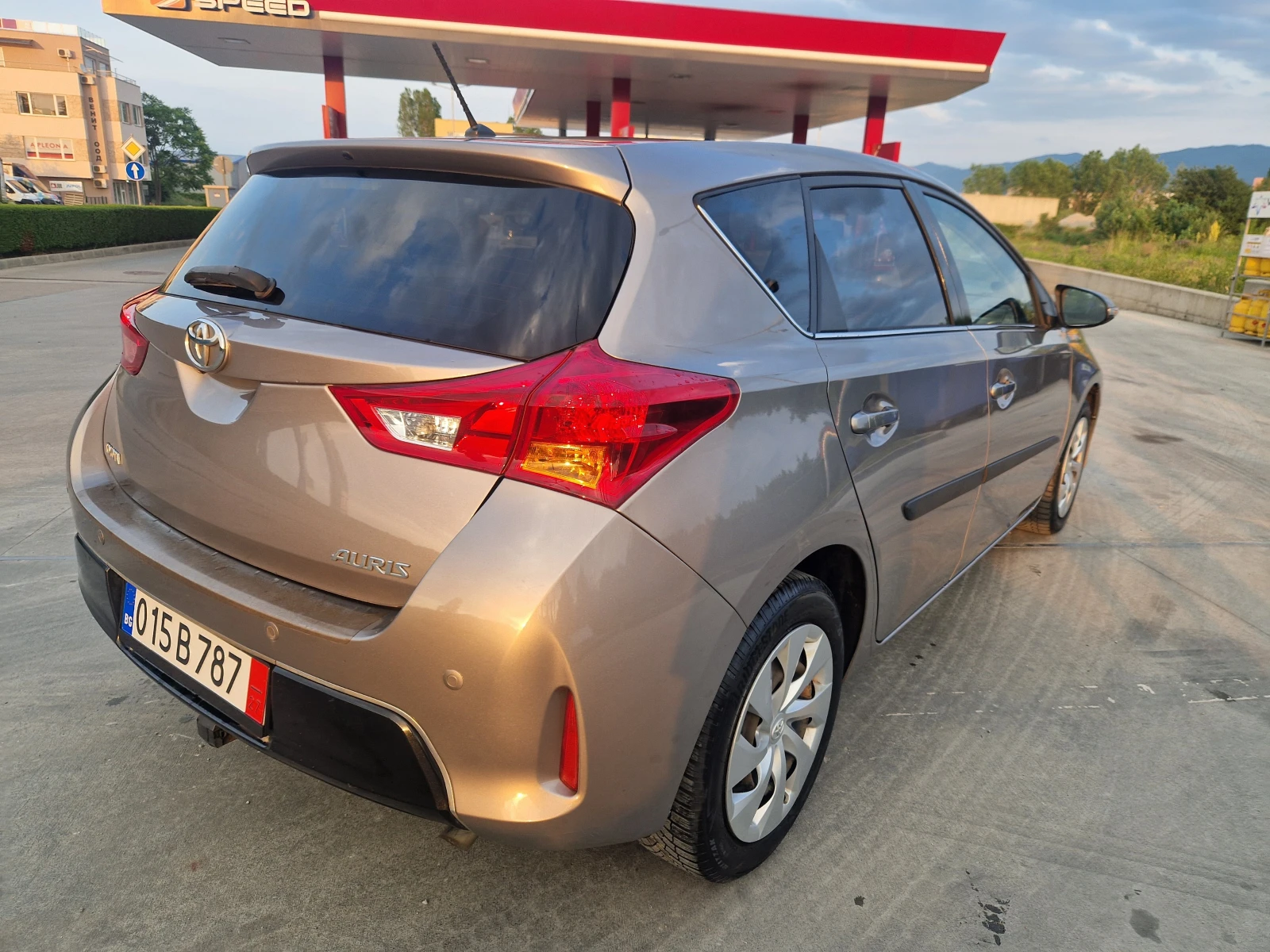 Toyota Auris 1.4D4D/Navi/Печка/ - изображение 7
